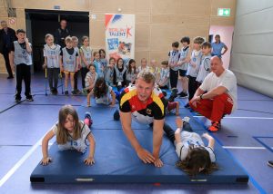 Olympiasieger Marcus Groß unterstützt „Sport macht Schule“